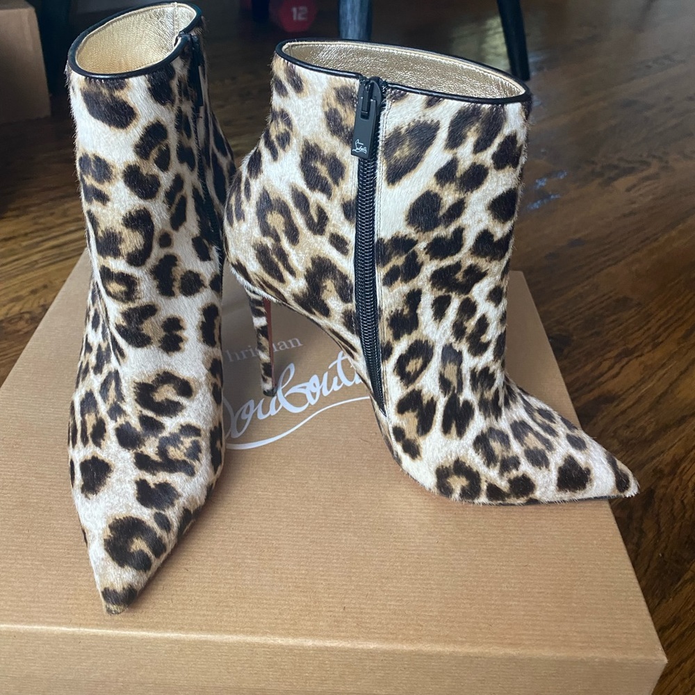 Christian Louboutin So Kate Booty 100 Pony. Size Womens 36.